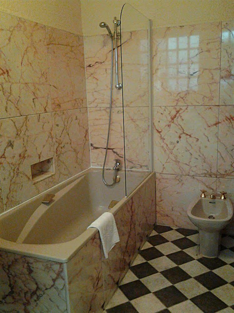 Hotel De La Tour De L'Horloge Dinan Zewnętrze zdjęcie